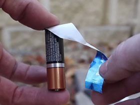 口香糖锡纸和电池取火的小实验 太神奇了！