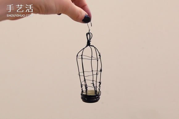 瓶盖制作鸟笼挂饰的方法 简单铁丝小鸟笼DIY制作- www.aizhezhi.com
