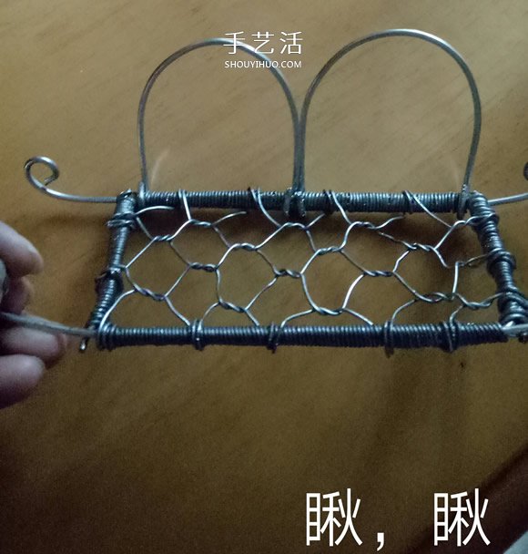 秋千吊椅铁丝工艺品DIY 迷你秋千吊椅制作方法- www.aizhezhi.com