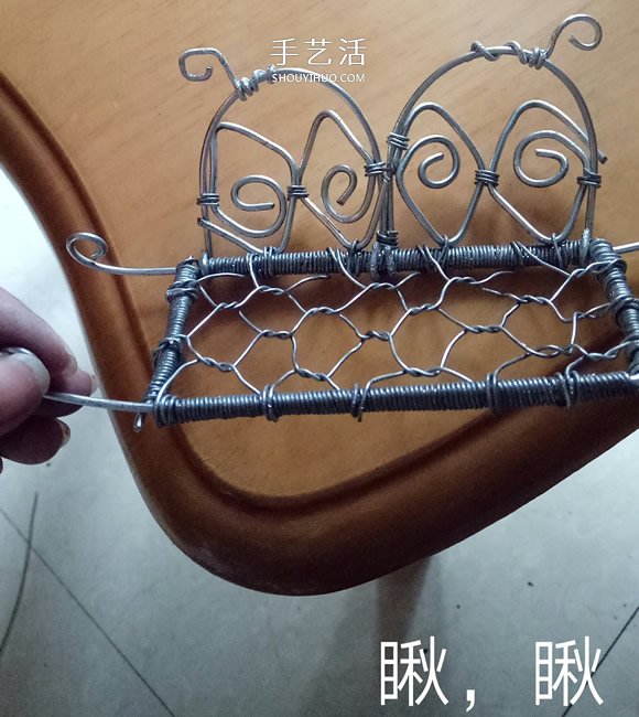 秋千吊椅铁丝工艺品DIY 迷你秋千吊椅制作方法- www.aizhezhi.com