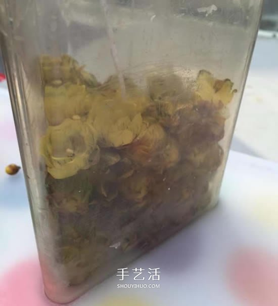 自制蜡梅花蜡烛的方法 鲜花蜡烛礼物DIY制作- www.aizhezhi.com