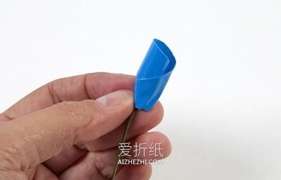 怎么用胶带纸折玫瑰花 胶带纸玫瑰花折法图解- www.aizhezhi.com