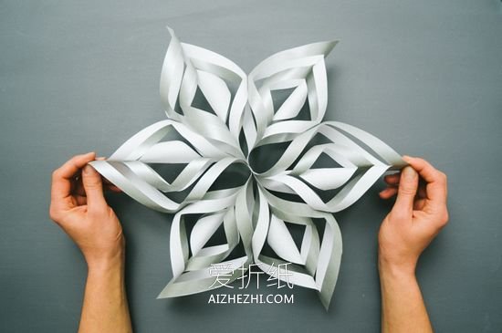 怎么剪纸立体雪花图解 手工剪纸立体雪花教程- www.aizhezhi.com