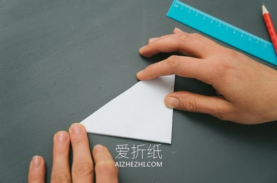 怎么剪纸立体雪花图解 手工剪纸立体雪花教程- www.aizhezhi.com