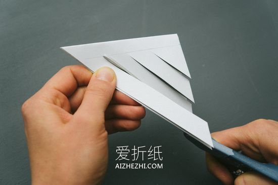 怎么剪纸立体雪花图解 手工剪纸立体雪花教程- www.aizhezhi.com