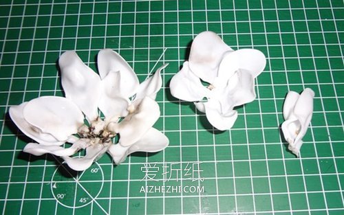 怎么做塑料花项链坠 一次性勺子制作玫瑰花项链- www.aizhezhi.com