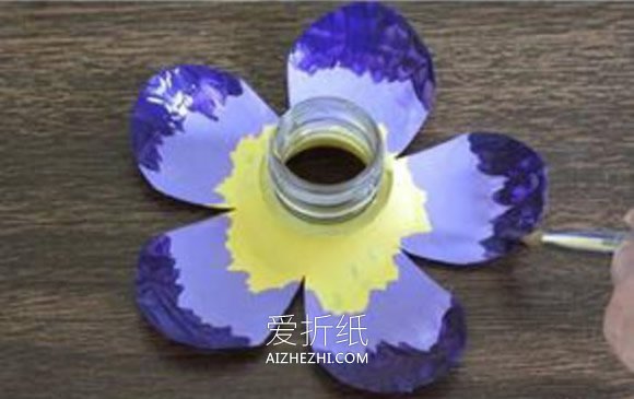 怎么用矿泉水瓶做花 手工制作塑料花的方法- www.aizhezhi.com