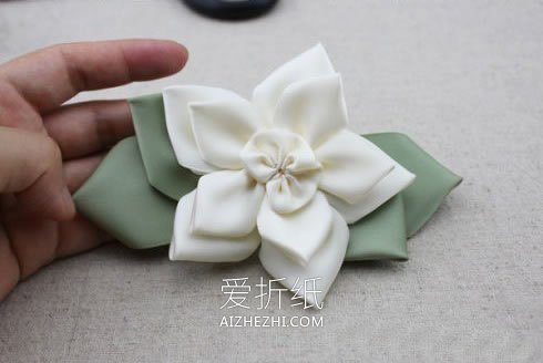 怎么制作缎带花朵发卡 缎带手工制作花朵发饰- www.aizhezhi.com