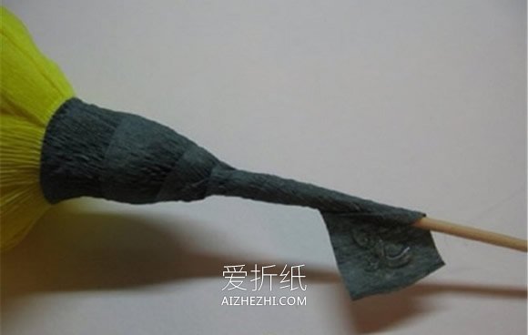 怎么制作皱纹纸菊花 皱纹纸手工制作菊花图解- www.aizhezhi.com