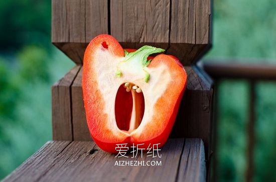 怎么做可爱的小怪物 切开菜椒就能发现它们！- www.aizhezhi.com