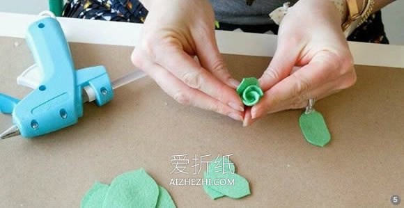 怎么做不织布玫瑰花 布艺手工制作玫瑰花图解- www.aizhezhi.com