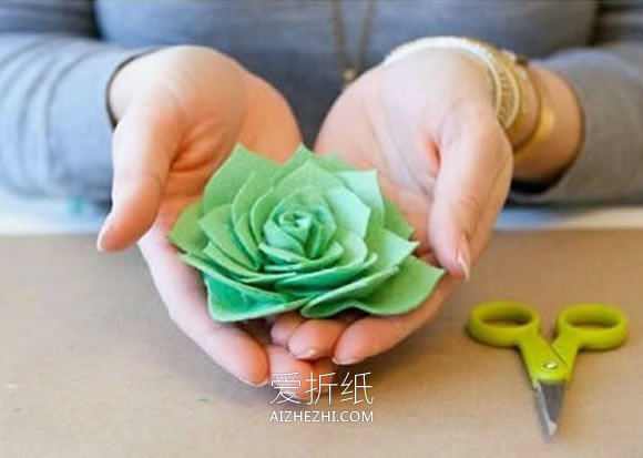 怎么做不织布玫瑰花 布艺手工制作玫瑰花图解- www.aizhezhi.com