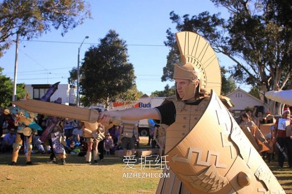 怎么做瓦楞纸战甲兵器 成人的手工瓦楞纸游戏- www.aizhezhi.com