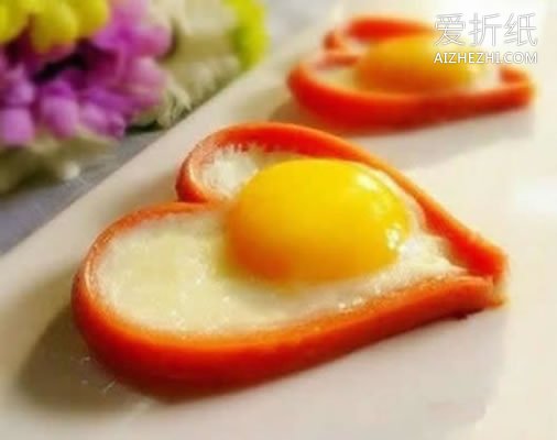 怎么做爱心煎蛋的方法 煎出爱心蛋的做法图解- www.aizhezhi.com