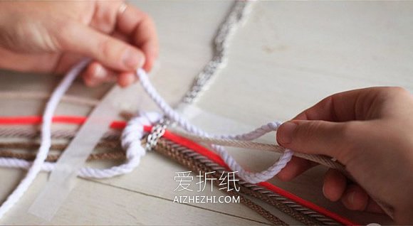 怎么编织鱼形项链坠 手工编织民族风项链图解- www.aizhezhi.com