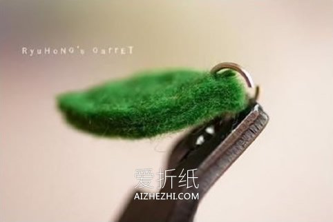 怎么做不织布花朵指环 手工布艺花朵戒指制作- www.aizhezhi.com