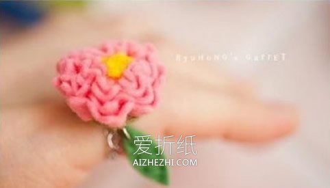 怎么做不织布花朵指环 手工布艺花朵戒指制作- www.aizhezhi.com