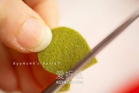 怎么做不织布花朵指环 手工布艺花朵戒指制作- www.aizhezhi.com