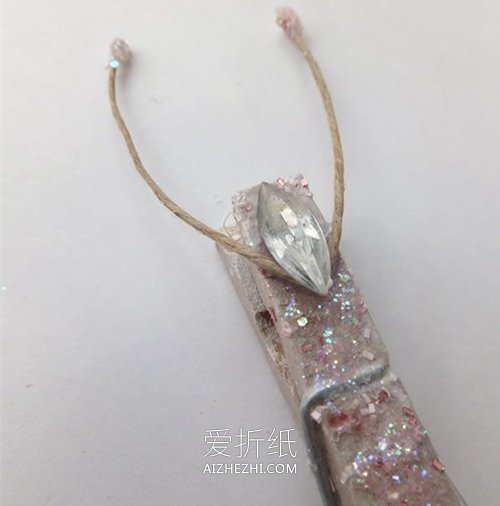 怎么用蛋糕纸做蝴蝶 简单蝴蝶手工制作教程- www.aizhezhi.com