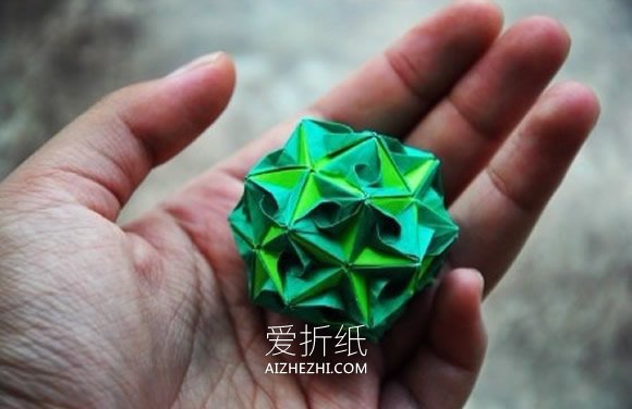 手工折纸花球作品 四个纸花球图片欣赏- www.aizhezhi.com