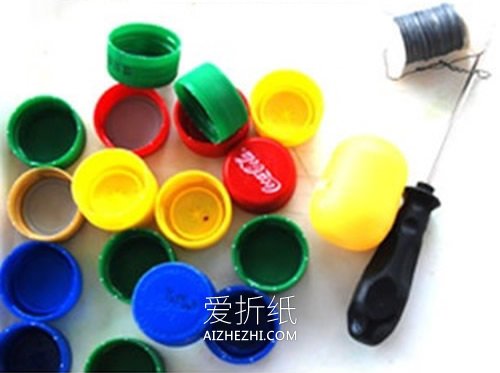 怎么做玩具小蛇图解 塑料瓶盖手工制作玩具蛇- www.aizhezhi.com