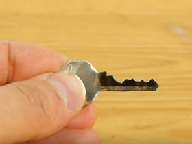 怎么自己配钥匙的方法 易拉罐手工制作钥匙