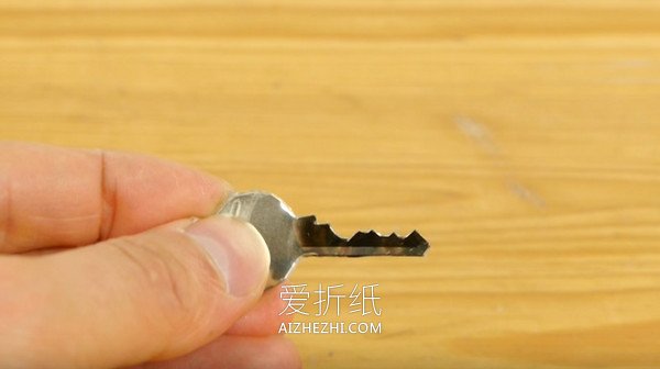 怎么自己配钥匙的方法 易拉罐手工制作钥匙- www.aizhezhi.com