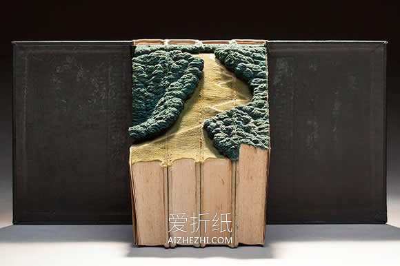 手工旧书雕塑作品图片 壮丽书籍山川纸雕欣赏- www.aizhezhi.com