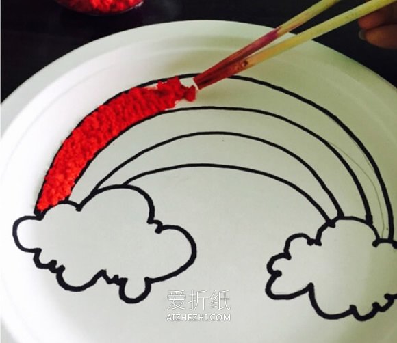 怎么做彩虹餐盘画 卫生纸当颜料制作餐盘画- www.aizhezhi.com