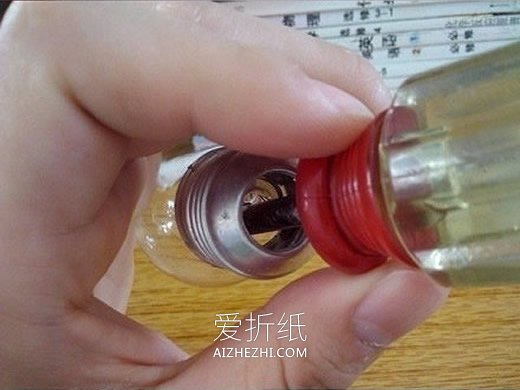 怎么把灯泡做成花盆 简单灯泡花盆手工制作- www.aizhezhi.com