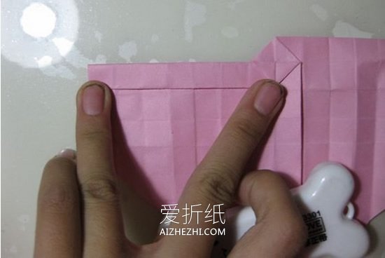 怎么折纸冰激凌玫瑰 漂亮纸玫瑰手工折法图解- www.aizhezhi.com