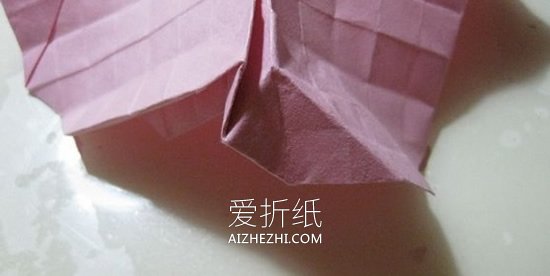 怎么折纸冰激凌玫瑰 漂亮纸玫瑰手工折法图解- www.aizhezhi.com