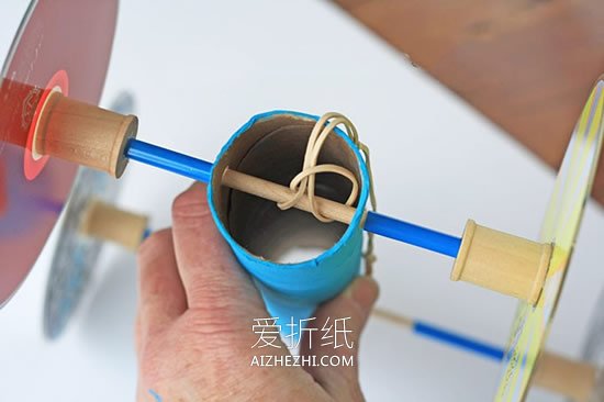 怎么做皮筋动力小车 皮筋动力车手工制作教程- www.aizhezhi.com