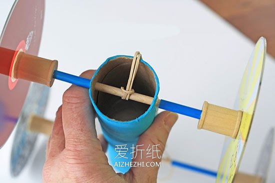 怎么做皮筋动力小车 皮筋动力车手工制作教程- www.aizhezhi.com