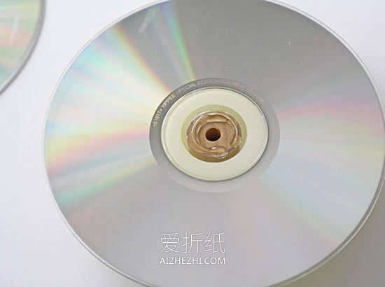 怎么做皮筋动力小车 皮筋动力车手工制作教程- www.aizhezhi.com