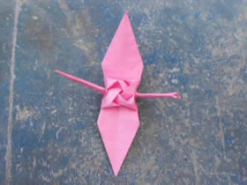 怎么折玫瑰千纸鹤图解 玫瑰花千纸鹤的折法