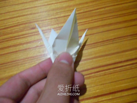 怎么折玫瑰千纸鹤图解 玫瑰花千纸鹤的折法- www.aizhezhi.com