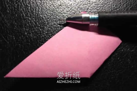 怎么折纸立体百合花 手工折纸百合的方法图解- www.aizhezhi.com