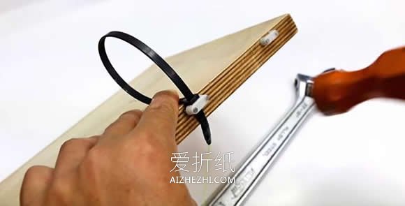 怎么自制捕鼠器的方法 扎带手工制作捉鼠机关- www.aizhezhi.com