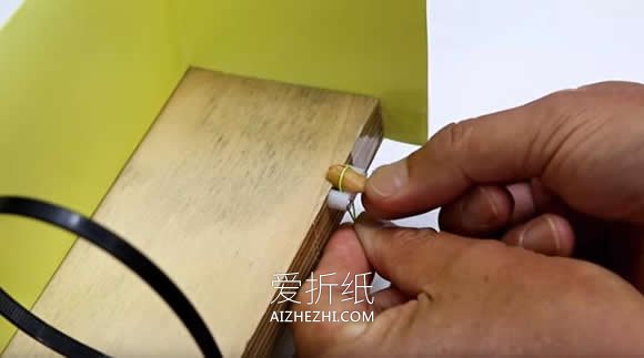 怎么自制捕鼠器的方法 扎带手工制作捉鼠机关- www.aizhezhi.com