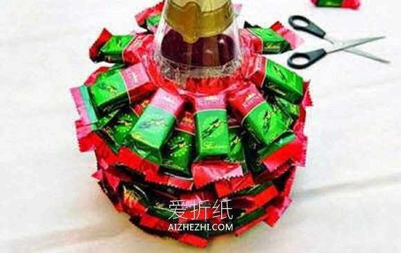 怎么做小糖圣诞树图解 酒瓶手工制作圣诞树- www.aizhezhi.com