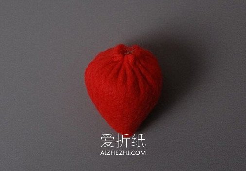 怎么做不织布草莓图解 手工布艺草莓制作方法- www.aizhezhi.com