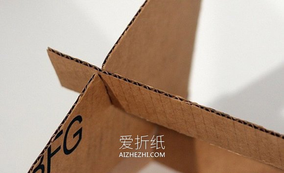 怎么做笔记本电脑散热架 瓦楞纸DIY散热架方法- www.aizhezhi.com