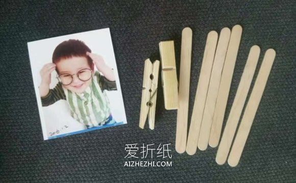 怎么用冰棍棒做相框 冰棍棒手工制作相框图解- www.aizhezhi.com