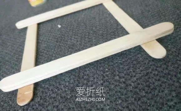 怎么用冰棍棒做相框 冰棍棒手工制作相框图解- www.aizhezhi.com