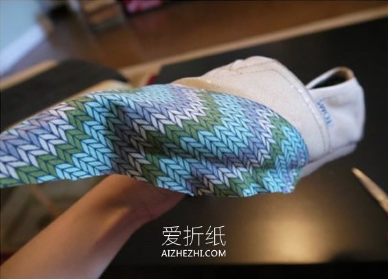 怎么用布片改造旧鞋子 旧鞋子鞋面改造方法- www.aizhezhi.com