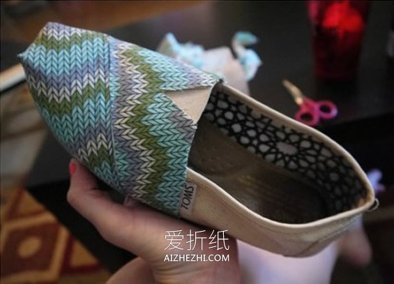 怎么用布片改造旧鞋子 旧鞋子鞋面改造方法- www.aizhezhi.com