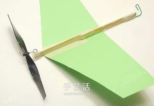 螺旋桨飞机模型DIY 橡皮筋动力飞机制作方法- www.aizhezhi.com