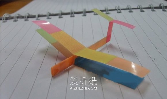 怎么做便签纸飞机的方法 便签纸手工制作飞机- www.aizhezhi.com