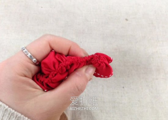 怎么做玫瑰花胸花图解 缎带玫瑰花胸花制作- www.aizhezhi.com